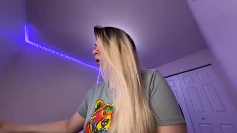 Snapshot of amandainbloom chatting on 02.25.25 Amanda online show from 02.25.25