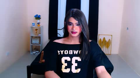 Snapshot of amandathefoxts chatting on 10.25.25 Cassandra online show from 10.25.25