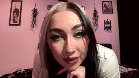 Snapshot of amandavampp chatting on 12.04.25 AmandaVamp online show from 12.04.25