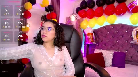 Snapshot of amara_davis1 chatting on 10.01.25 amara_davis1 online show from 10.01.25