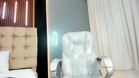 Snapshot of amara_lune chatting on 05.22.26 online show from 05.22.26