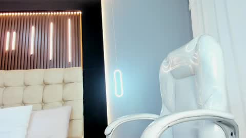 Snapshot of amara_lune chatting on 05.26.26 online show from 05.26.26