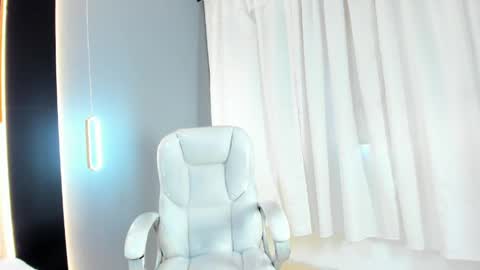 Snapshot of amara_lune chatting on 06.02.26 online show from 06.02.26