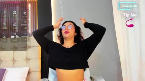 Snapshot of amara_lune chatting on 06.25.26 online show from 06.25.26