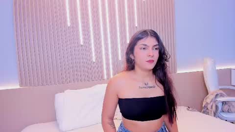 Snapshot of amara_lune chatting on 07.15.26 online show from 07.15.26