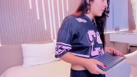 Snapshot of amara_lune chatting on 07.16.26 online show from 07.16.26