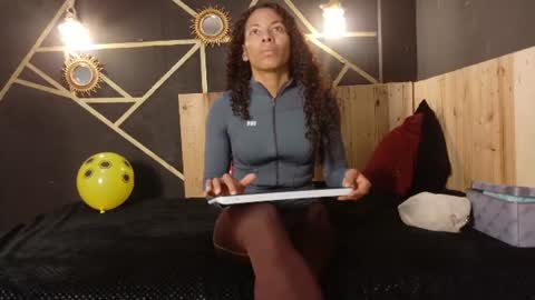 Snapshot of amara_vex chatting on 06.12.26 amara_vex online show from 06.12.26