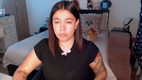 Snapshot of amarat_jolie chatting on 05.05.26 Mila online show from 05.05.26