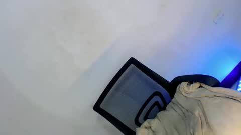 Snapshot of amayahugecock69 chatting on 03.11.25 Annika 25yrs old online show from 03.11.25