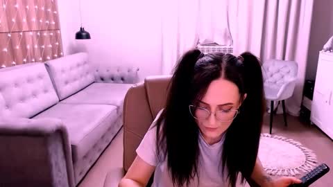 Izza online show from 12.15.25