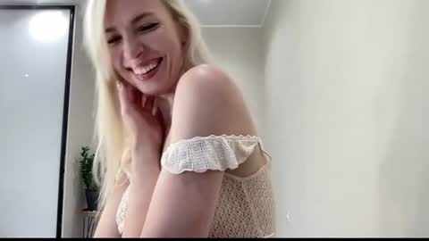 Snapshot of amazingkelly chatting on 06.20.26 Kelly online show from 06.20.26