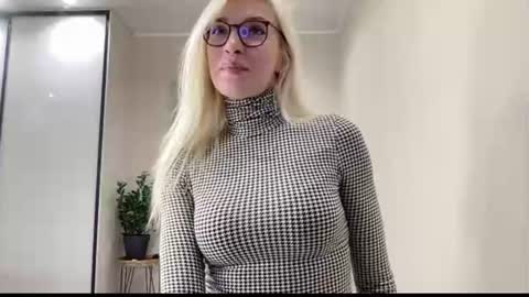 Snapshot of amazingkelly chatting on 06.21.26 Kelly online show from 06.21.26