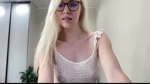 Snapshot of amazingkelly chatting on 06.28.26 Kelly online show from 06.28.26