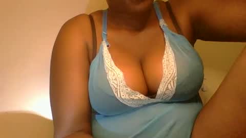 Snapshot of ambar_jasiri chatting on 01.06.25 Mia online show from 01.06.25