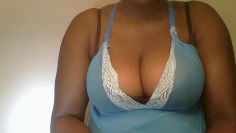 Snapshot of ambar_jasiri chatting on 01.07.25 Mia online show from 01.07.25