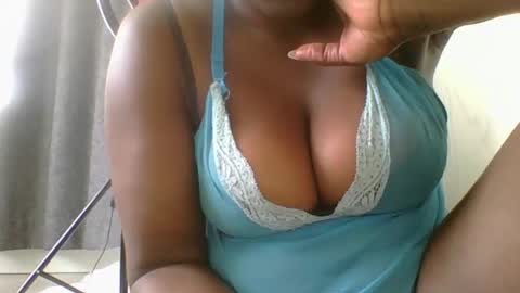 Snapshot of ambar_jasiri chatting on 02.04.25 Mia online show from 02.04.25