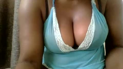 Snapshot of ambar_jasiri chatting on 02.09.25 Mia online show from 02.09.25