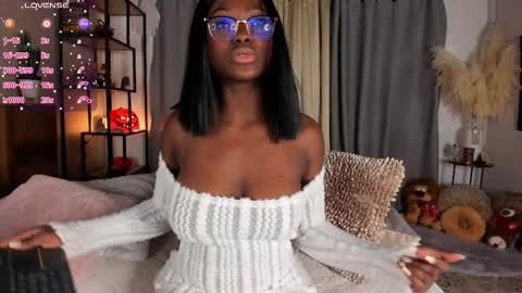 Snapshot of amber_maxwell chatting on 11.02.25 Amber online show from 11.02.25