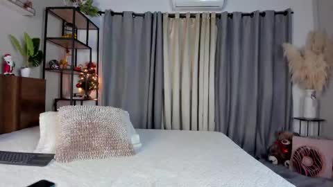 Snapshot of amber_maxwell chatting on 12.04.25 Amber online show from 12.04.25