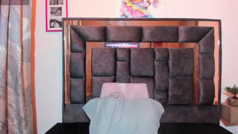 Snapshot of amberbeckeer chatting on 11.23.25 Amber online show from 11.23.25