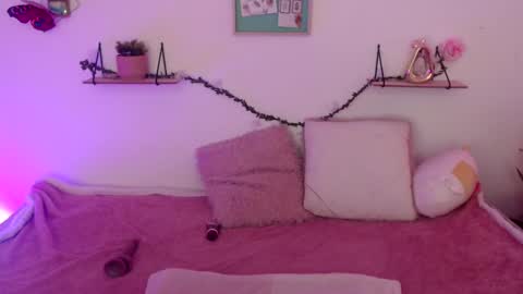 Amber Jeong online show from 12.23.24