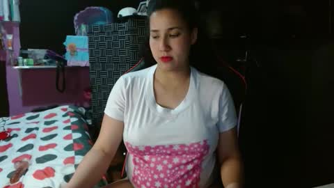 Snapshot of ambersweettie198098 chatting on 06.08.26 ambersweettie198098 online show from 06.08.26