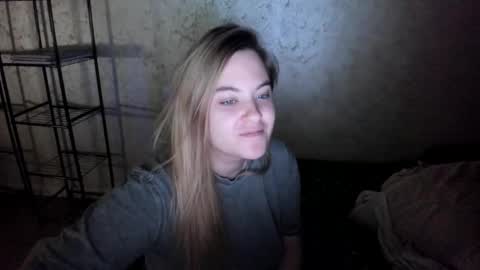 Snapshot of ambrosia__ chatting on 10.04.25 ambrosia__ online show from 10.04.25