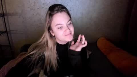 Snapshot of ambrosia__ chatting on 10.19.25 ambrosia__ online show from 10.19.25