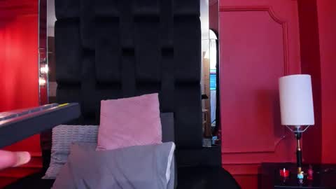 Amelia Adams online show from 11.25.25