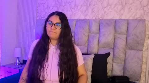 AMELIA CASTELL  online show from 04.19.26