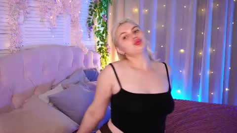 Snapshot of ameliawells chatting on 06.20.26 Amelia online show from 06.20.26