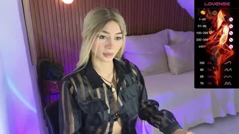 Snapshot of amelieaxie chatting on 01.13.25 Isabella online show from 01.13.25