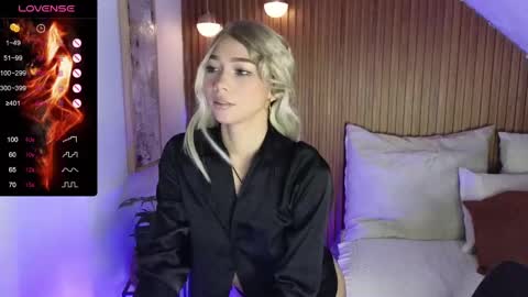 Snapshot of amelieaxie chatting on 01.23.25 Isabella online show from 01.23.25