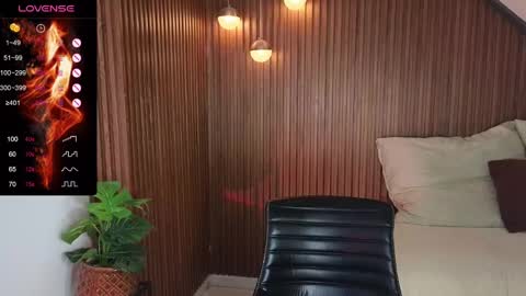 Snapshot of amelieaxie chatting on 02.12.25 Isabella online show from 02.12.25