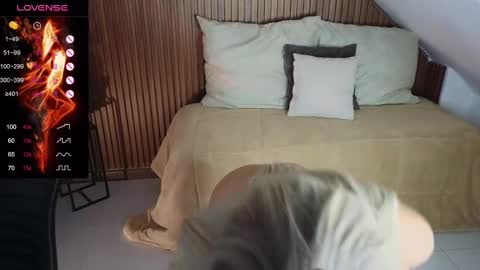 Snapshot of amelieaxie chatting on 03.10.25 Isabella online show from 03.10.25