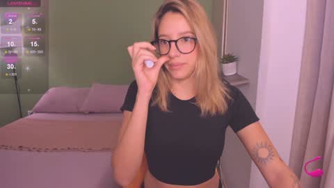 Snapshot of ameliegraham chatting on 12.11.24 Amelie Graham online show from 12.11.24