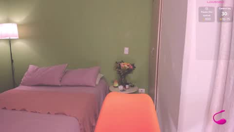 Snapshot of ameliegraham chatting on 02.10.25 Amelie Graham online show from 02.10.25