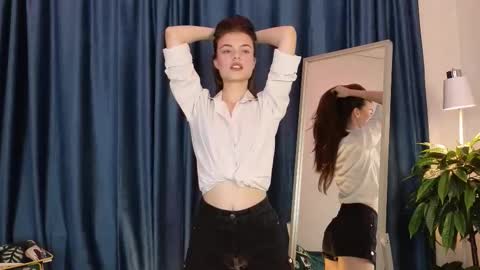 Snapshot of ameliloran_ chatting on 10.17.25 ameliloran_ online show from 10.17.25