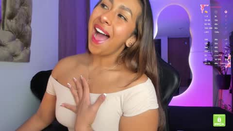 Snapshot of amelyamann chatting on 09.21.25          online show from 09.21.25