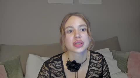 Snapshot of amelydoll18 chatting on 09.16.25 Stefa online show from 09.16.25