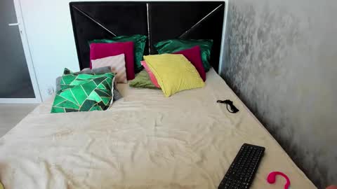 Snapshot of amenaavans chatting on 02.27.26 Julia online show from 02.27.26