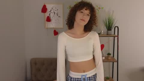 Snapshot of amfi_dust chatting on 05.24.26 Alivia online show from 05.24.26