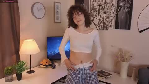 Snapshot of amfi_dust chatting on 05.28.26 Alivia online show from 05.28.26