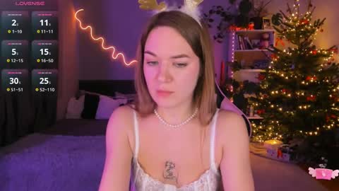 Snapshot of ami_amour_ chatting on 12.28.24 Hi-hi I am Kate welcome to my sexy room online show from 12.28.24