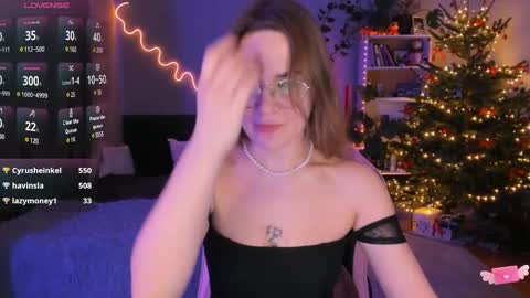 Snapshot of ami_amour_ chatting on 12.29.24 Hi-hi I am Kate welcome to my sexy room online show from 12.29.24