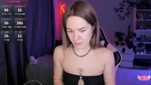 Snapshot of ami_amour_ chatting on 02.19.25 Hi-hi I am Kate welcome to my sexy room online show from 02.19.25