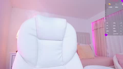 Snapshot of ami_sweet_18 chatting on 09.17.25 Ami online show from 09.17.25