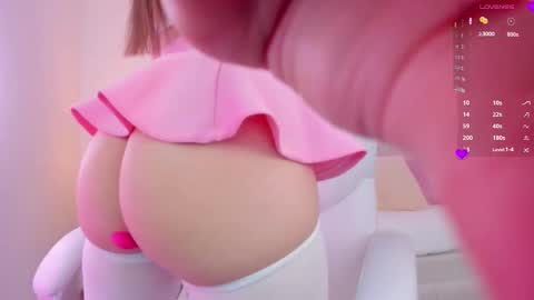 Snapshot of ami_sweet_18 chatting on 10.08.25 Ami online show from 10.08.25