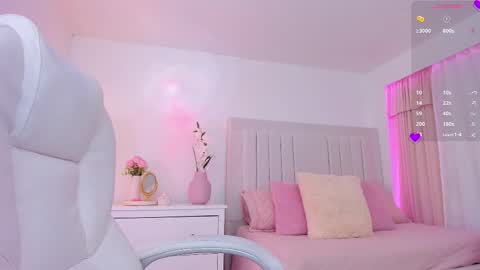 Snapshot of ami_sweet_18 chatting on 10.10.25 Ami online show from 10.10.25