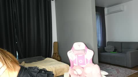 A online show from 09.29.25